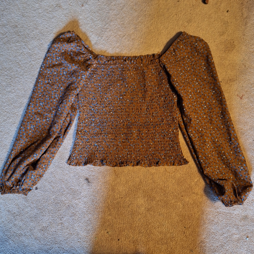 Unknown brand, long sleeve, floral pattern with brown background, small